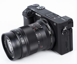 Объектив 7Artisans 60mm f/2.8 II для беззеркальных камер формата APS-C и Micro Four Thirds фокусируется вручную