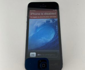 Такого iPhone 5 мы не видели. Редкие фото прототипа засветились в сети