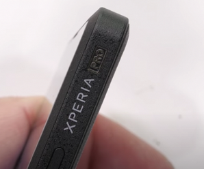 Странный смартфон Sony Xperia Pro за 2500 долларов попытались согнуть и поцарапать. Он прошёл тесты блогера JerryRigEverything 